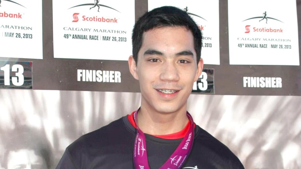 Matthew de Grood le 26 mai 2013 à la fin du marathon de Calgary.