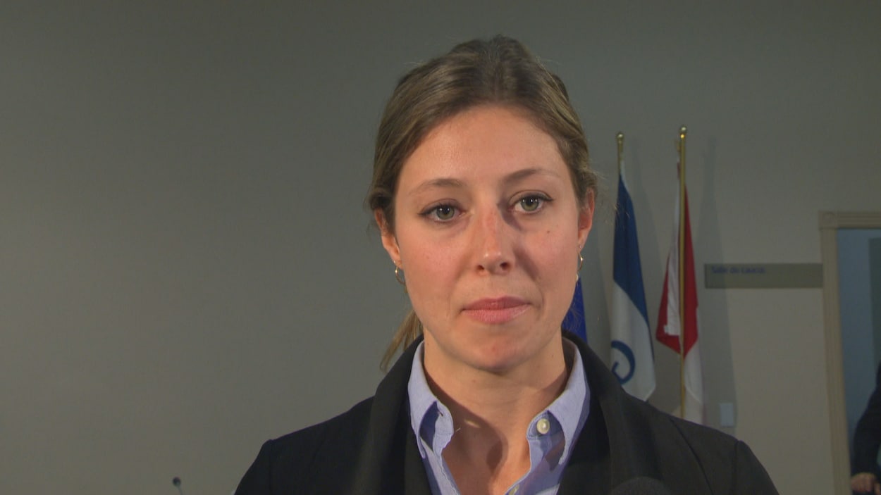 Maude Marquis-Bissonnette à la sortie du conseil municipal.