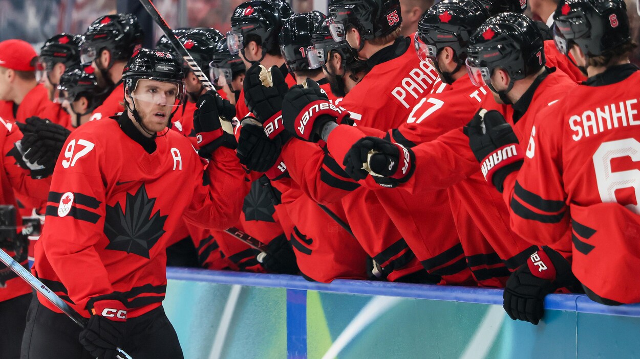 Les hockeyeurs canadiens défont les Suisses et demeurent invaincus