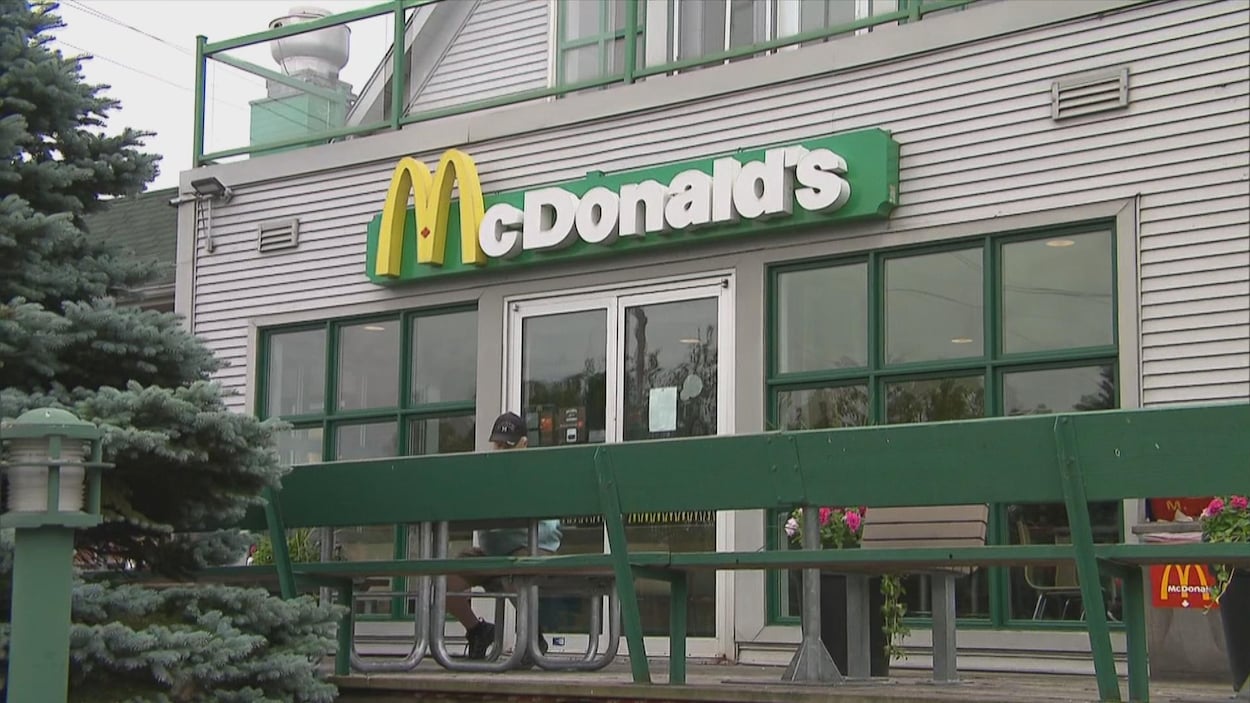 L'extérieur du restaurant McDonald's de Granby.