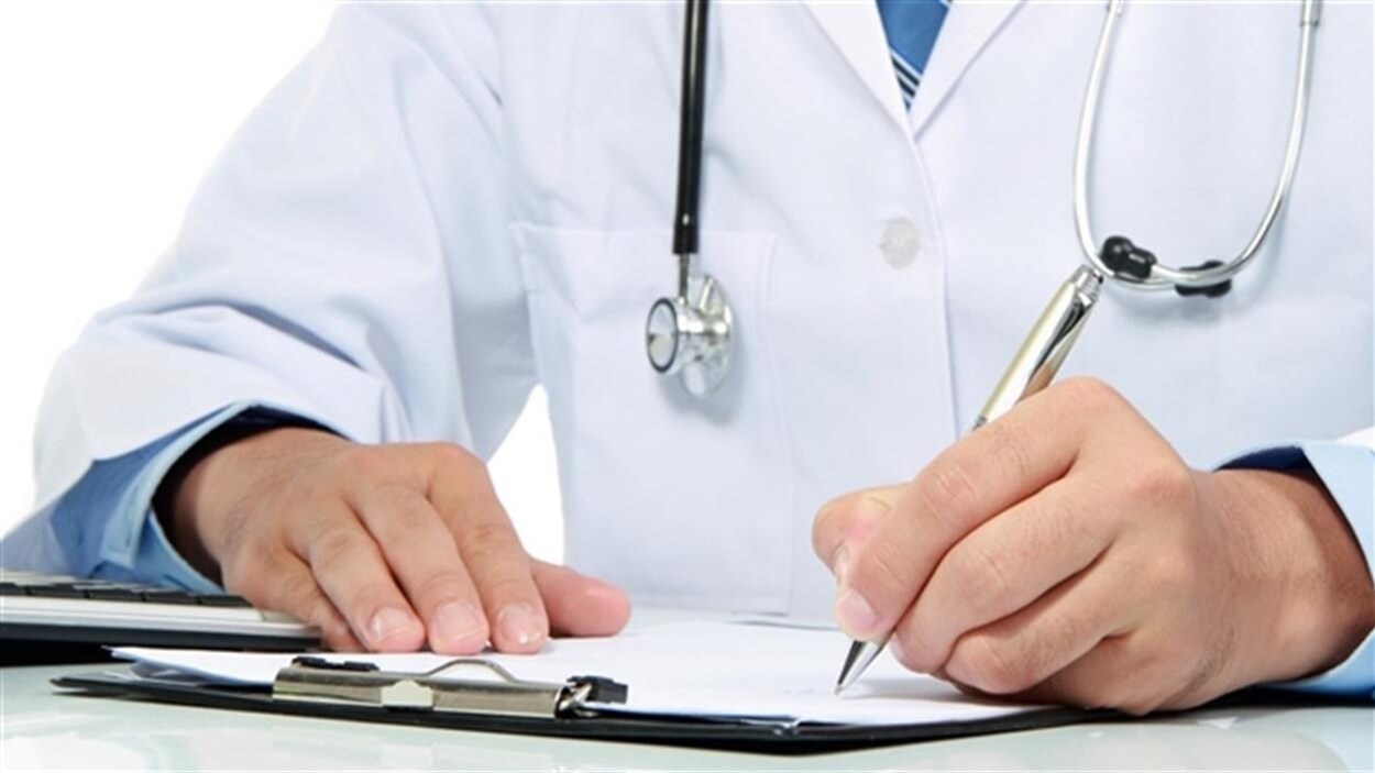 Un médecin Un médecin