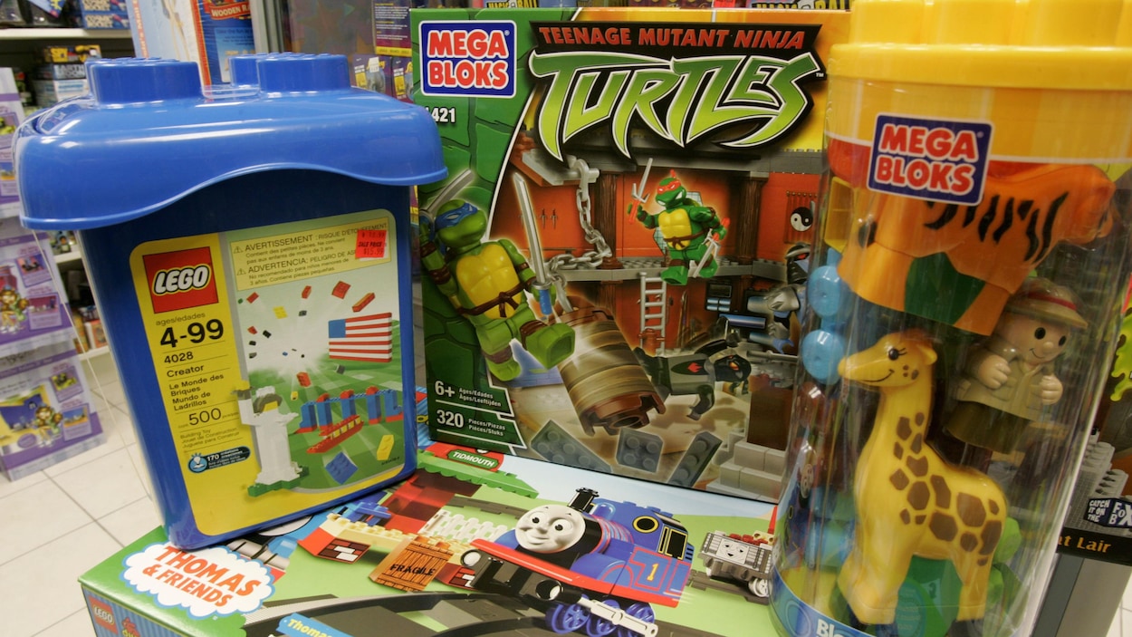 Des boîtes de Mega Bloks.