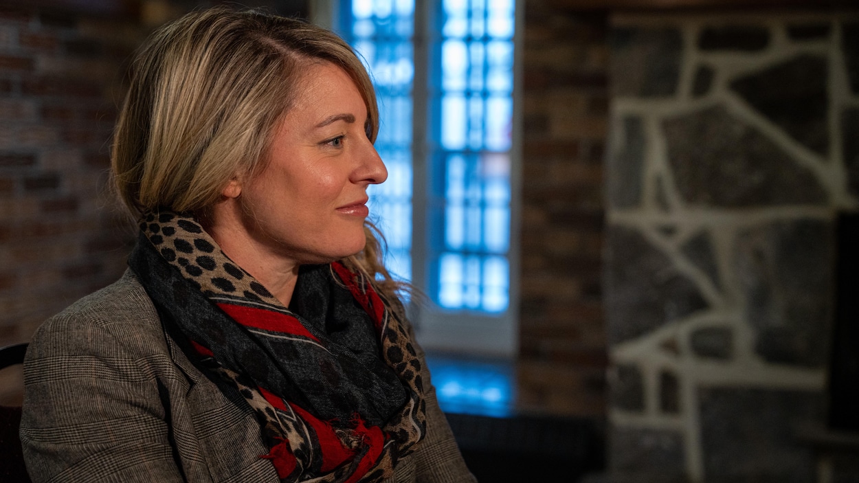 Investissements en défense : la ministre Joly promet de se « battre » pour le Québec