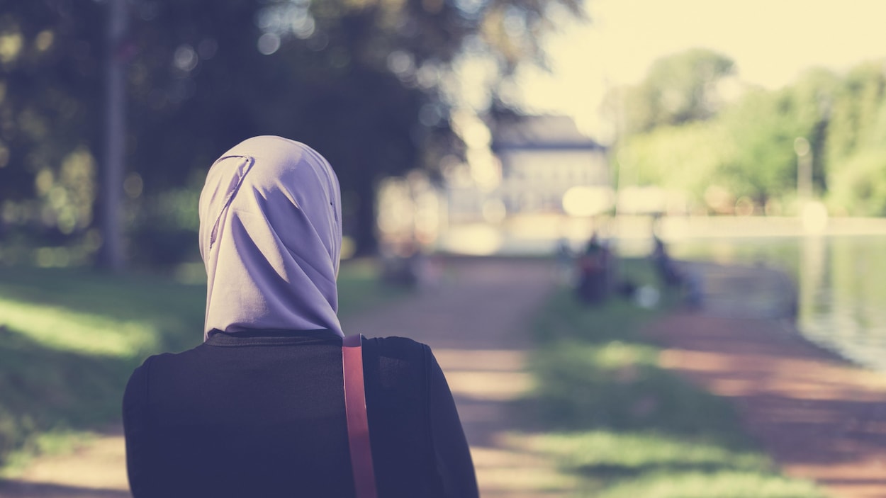 Hijab à l’école : le bénévolat refusé à une mère dans un BBQ sème la controverse