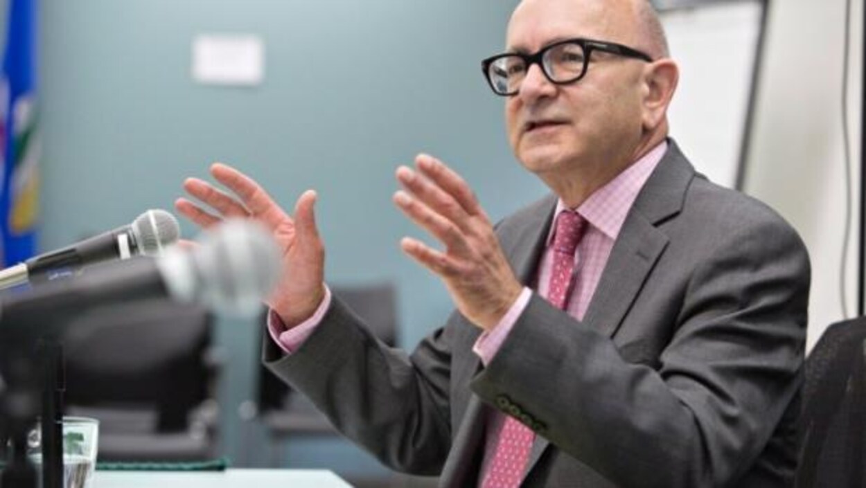 Le vérificateur général de l'Alberta, Merwan Saher, prononce une allocution. Le vérificateur général de l'Alberta, Merwan Saher, prononce une allocution.
