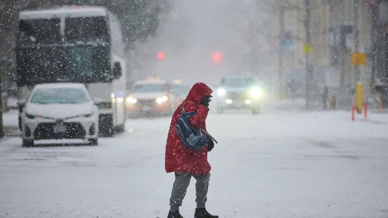 Tempête de neige dans le sud de l’Ontario : nombreuses fermetures d’écoles