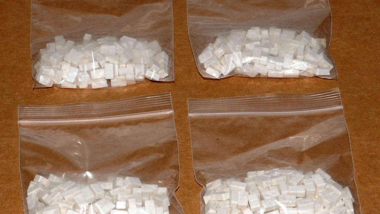 Sacs de comprimés de méthamphétamine. Sacs de comprimés de méthamphétamine.