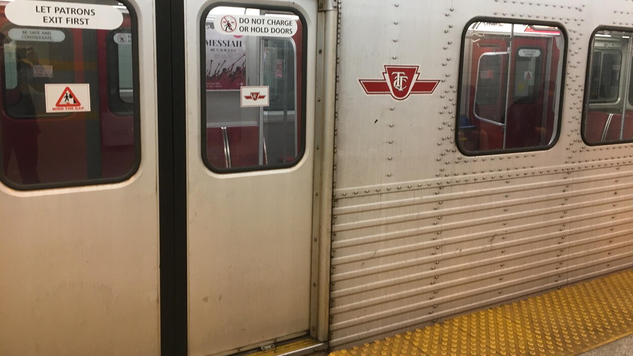 Un rame de métro à l'arrêt.