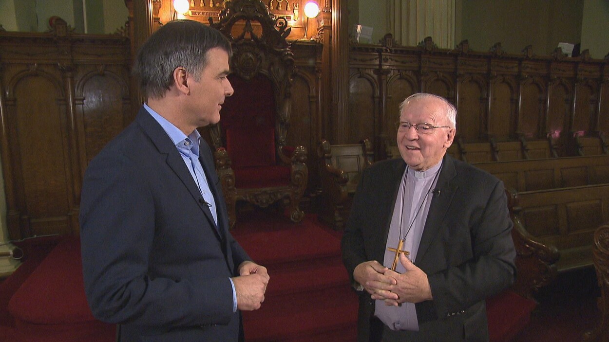 André Rivest et Roger Lemay en entrevue dans la cathédrale de Chicoutimi. André Rivest et Roger Lemay en entrevue dans la cathédrale de Chicoutimi.