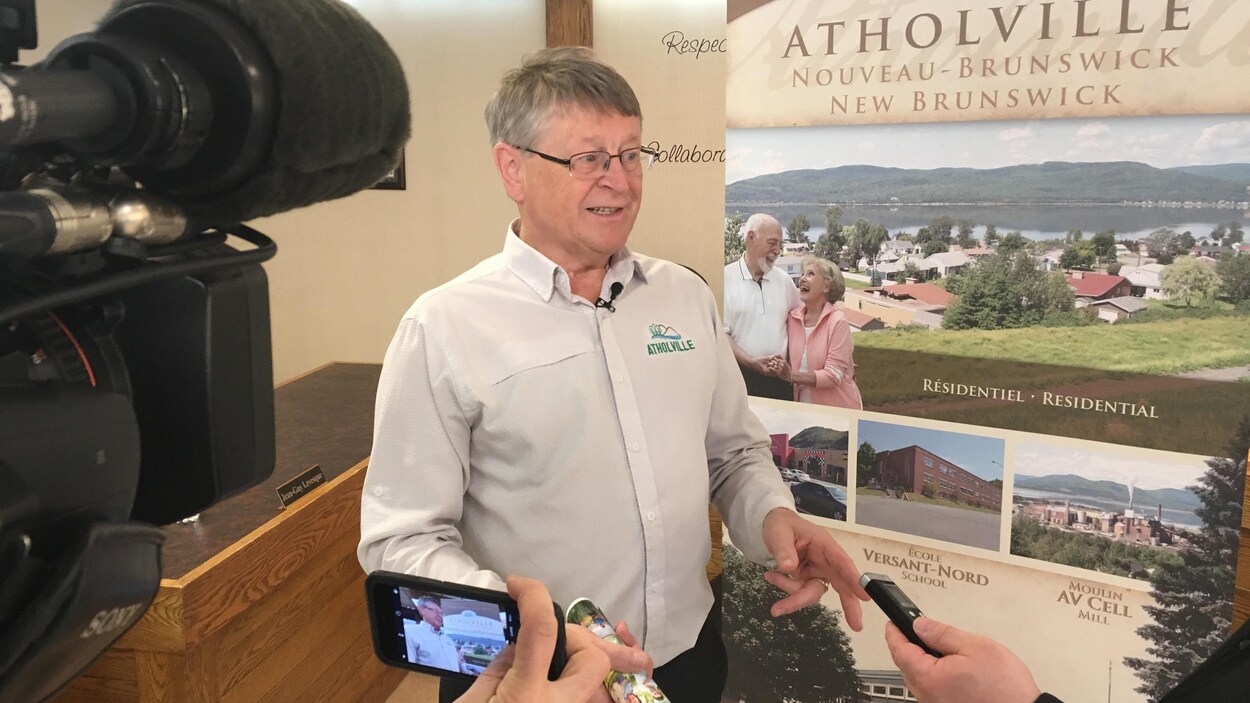 Michel Soucy, maire d'Atholville, lors du lancement de la politique de la famille et des aînés de sa municipalité Michel Soucy, maire d'Atholville, lors du lancement de la politique de la famille et des aînés de sa municipalité