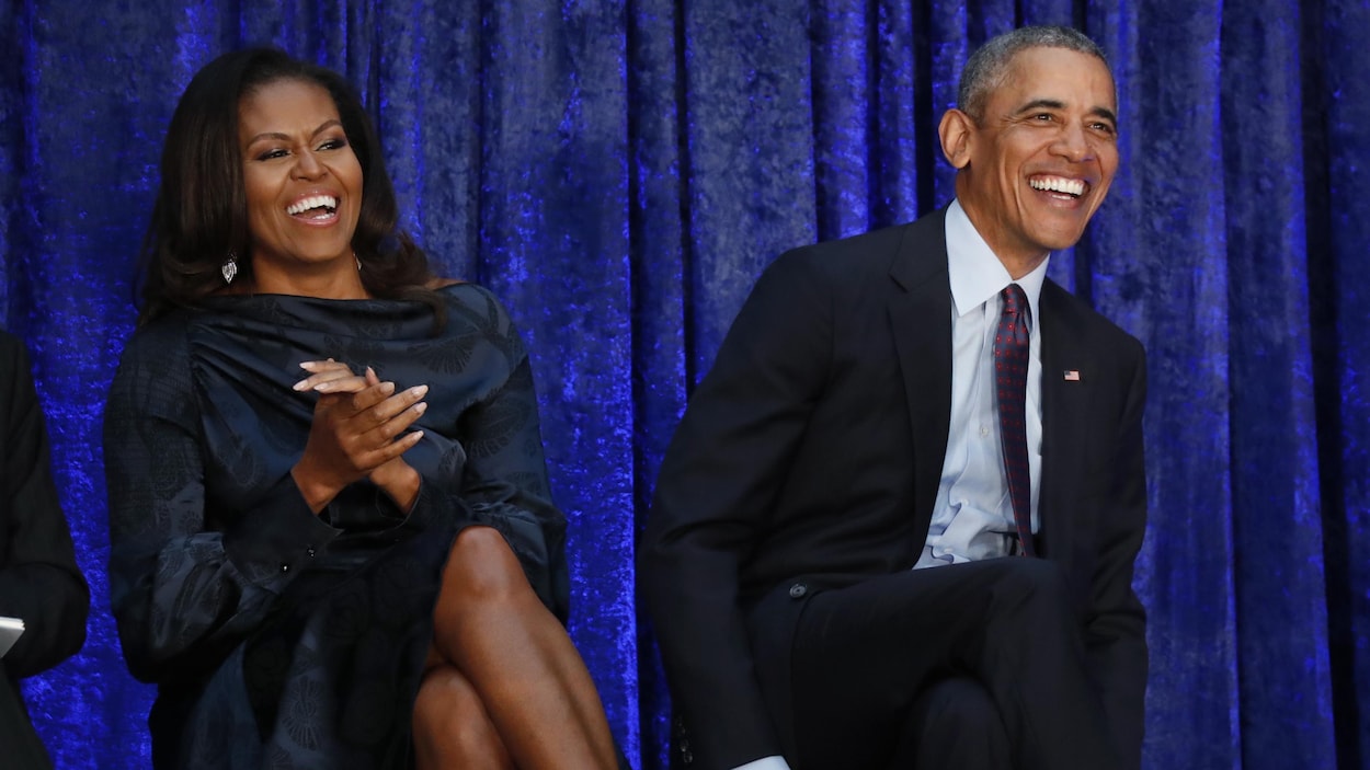 L'ancienne première dame des États-Unis Michelle Obama et le 44e président Barack Obama ont découvert les portraits officiels le 12 février à Washington. L'ancienne première dame des États-Unis Michelle Obama et le 44e président Barack Obama ont découvert les portraits officiels le 12 février à Washington.