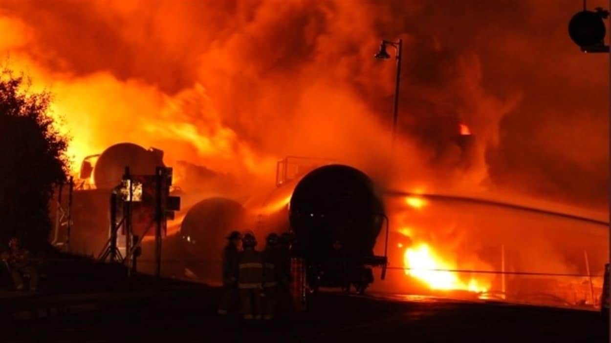 La tragédie ferroviaire qui s'est produit à Lac-Mégantic, a fait 47 morts dans la nuit du 5 au 6 juillet 2013. La tragédie ferroviaire qui s'est produit à Lac-Mégantic, a fait 47 morts dans la nuit du 5 au 6 juillet 2013.