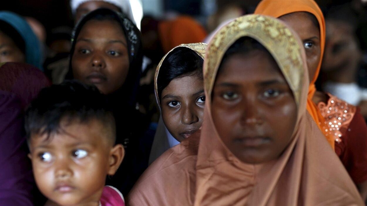 Des migrants Rohingyas arrivés au Myanmar par bateaux.