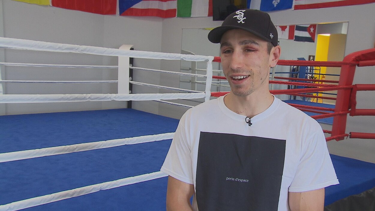 Le boxeur Mikaël Zewski savoure sa victoire de la veille au Centre Bell, après 20 mois d'absence. Le boxeur Mikaël Zewski savoure sa victoire de la veille au Centre Bell, après 20 mois d'absence.