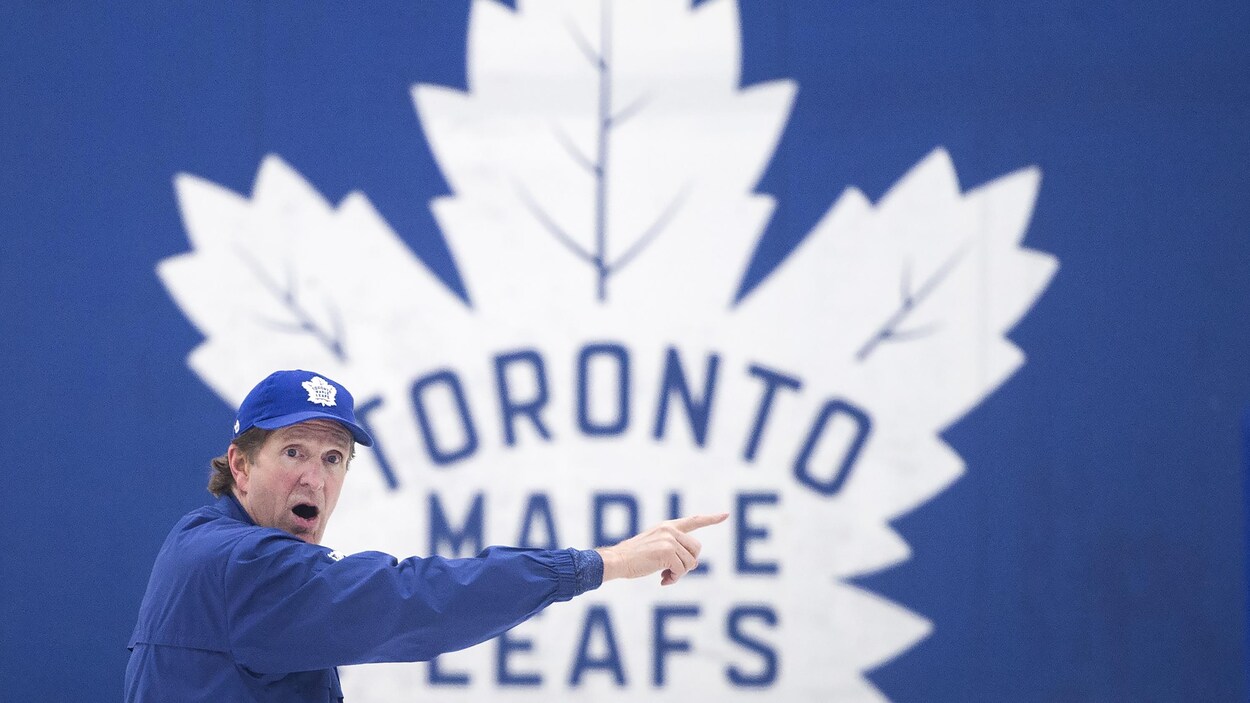 L’entraîneur-chef Maple Leafs, Mike Babcock