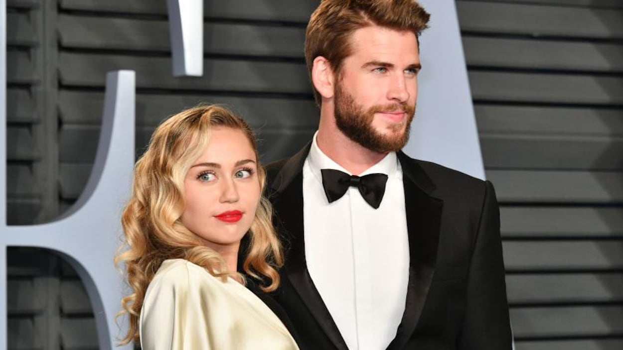 Miley Cyrus et Chris Hemsworth prennent la pose devant les caméras lors d'un événement mondain à Beverly Hills, en Californie. Miley Cyrus et Chris Hemsworth prennent la pose devant les caméras lors d'un événement mondain à Beverly Hills, en Californie.