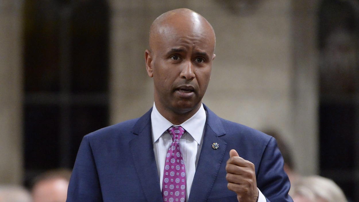 Le ministre fédéral de l'Immigration Ahmed Hussen