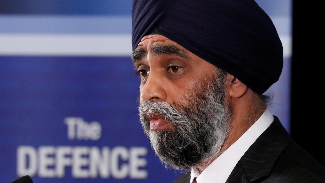 Le ministre de la Défense nationale, Harjit Sajjan, prononçant son discours à Ottawa.