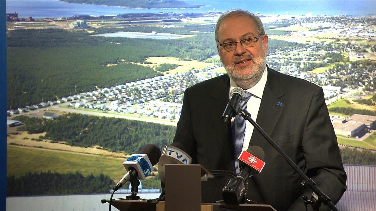 Le ministre responsable de la Côte-Nord, Pierre Arcand, en conférence de presse au Cégep de Sept-Îles Le ministre responsable de la Côte-Nord, Pierre Arcand, en conférence de presse au Cégep de Sept-Îles