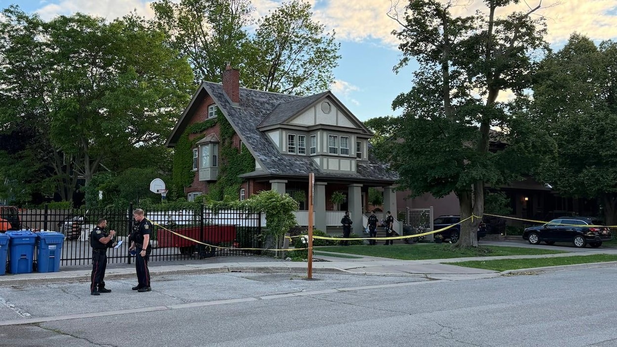 Des septuagénaires morts après une attaque à leur domicile; leur fils recherché