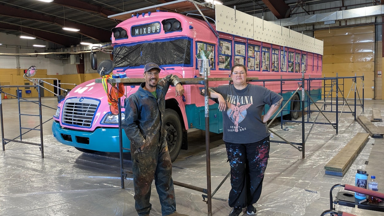 Une fresque sur le thème du 350e du poste de traite de Chicoutimi sur le Mixbus