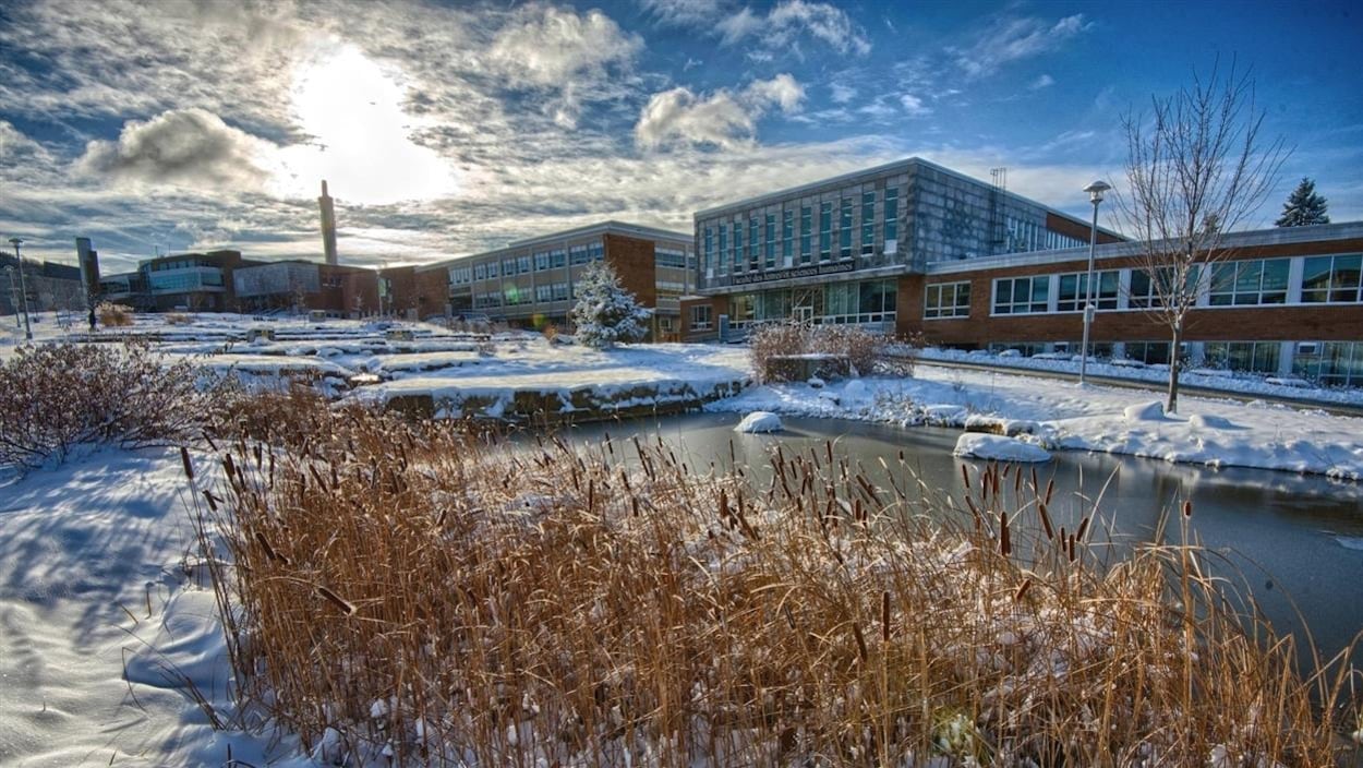L'Université de Sherbrooke L'Université de Sherbrooke