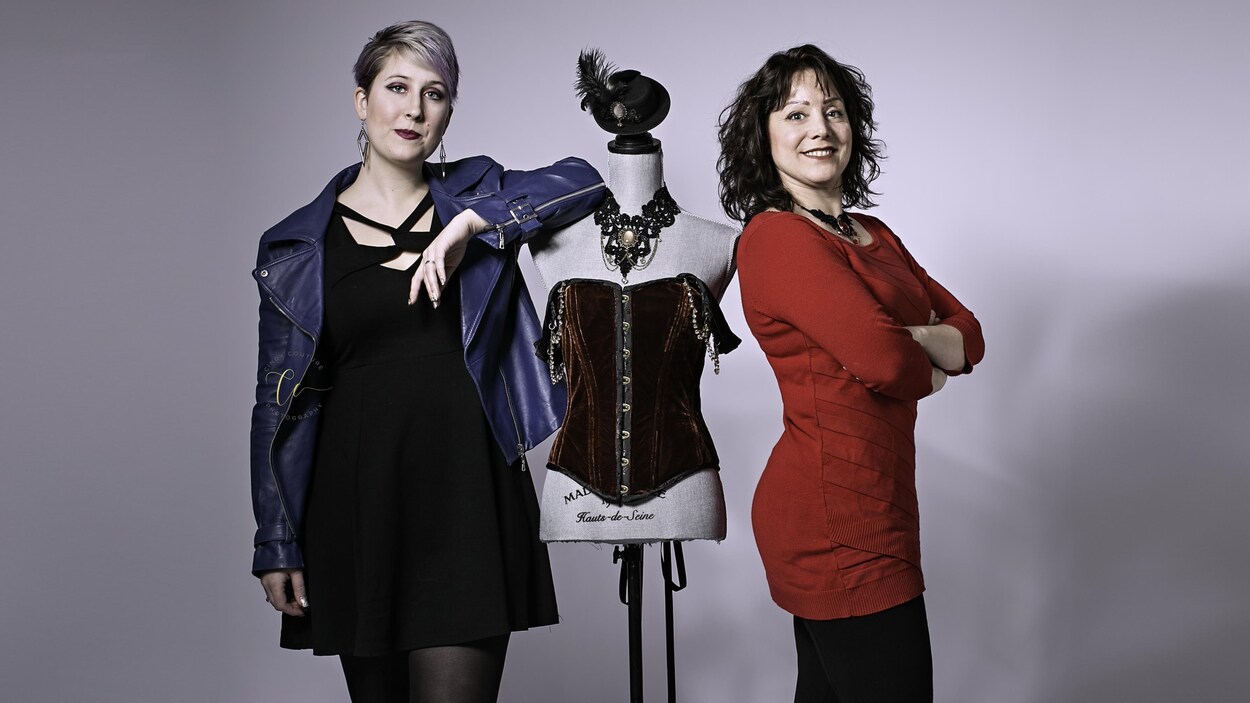 Cassandra Newton et Nadine Deslauriers-Friesen, toutes deux designers de mode de Cold Lake collaborent à une nouvelle collection. Cassandra Newton et Nadine Deslauriers-Friesen, toutes deux designers de mode de Cold Lake collaborent à une nouvelle collection.