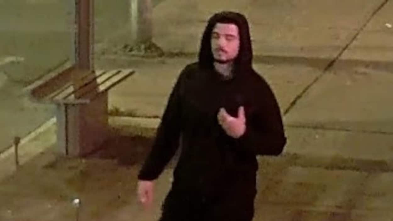Fusillade à Toronto : la Couronne subit un revers, la mère de la victime inconsolable