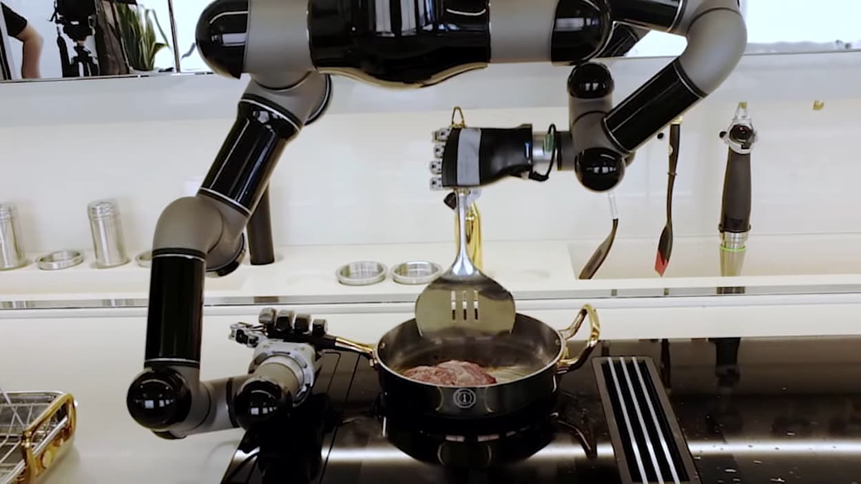 Le robot-chef qui prépare tout seul plus de 2.000 recettes