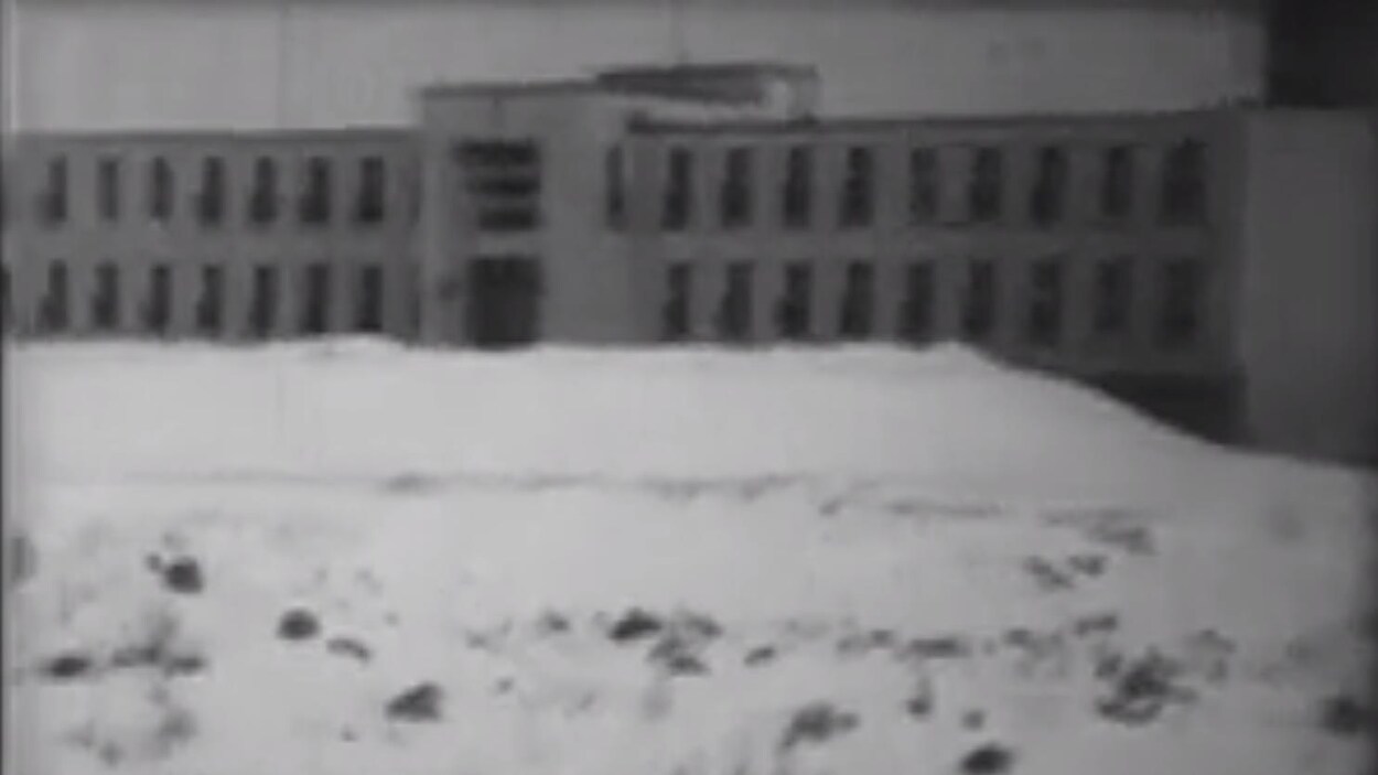 Arrêt sur image d'un extrait du film « Mon collège » de Jean-Pierre Landry et Guy Côté