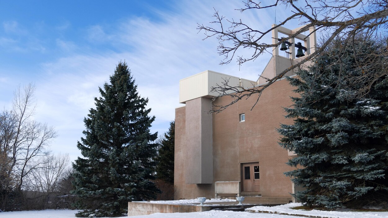 Le monastère vu de l'extérieur en hiver.