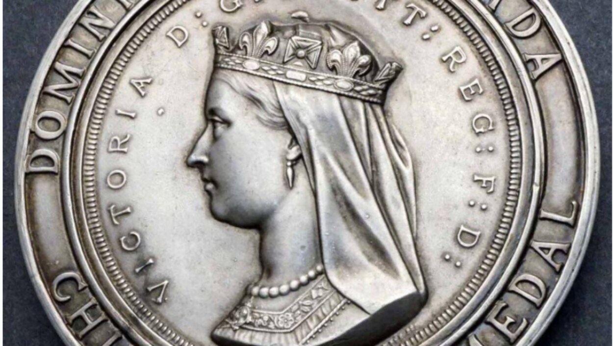Une vieille pièce de monnaie de 1872 avec la reine Victoria dessus.