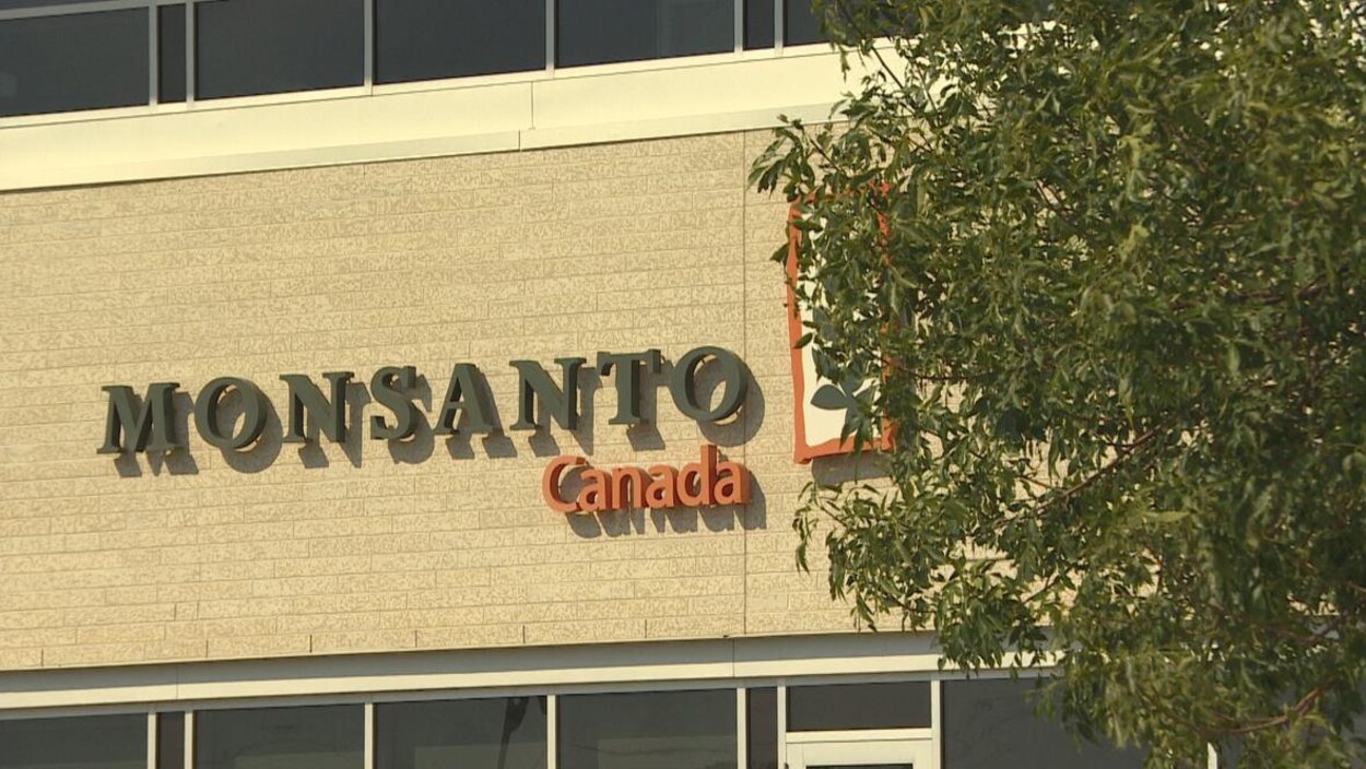 La devanture des bureaux de Monsanto Canada à Winnipeg. La devanture des bureaux de Monsanto Canada à Winnipeg.