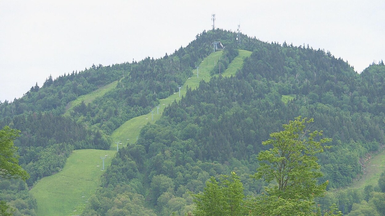 La montagne est inaccessible cet été en raison des travaux en cours. La montagne est inaccessible cet été en raison des travaux en cours.