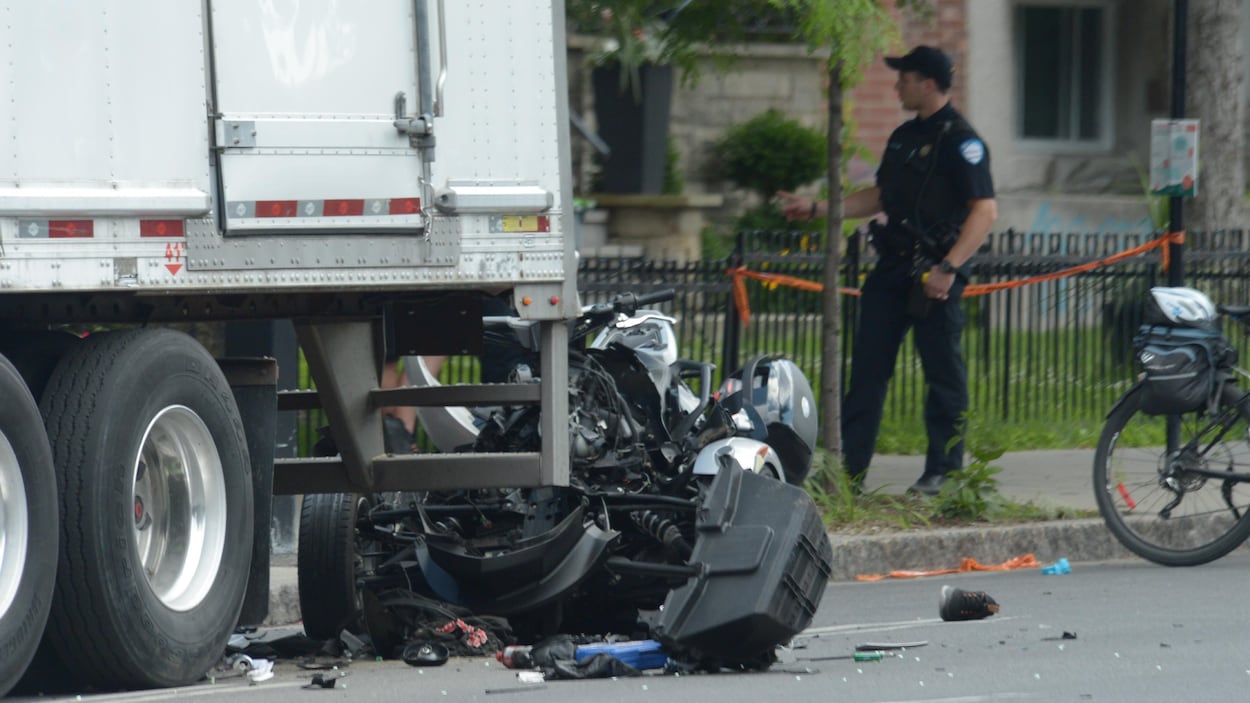 Une scène d'accident de la route à Montréal.