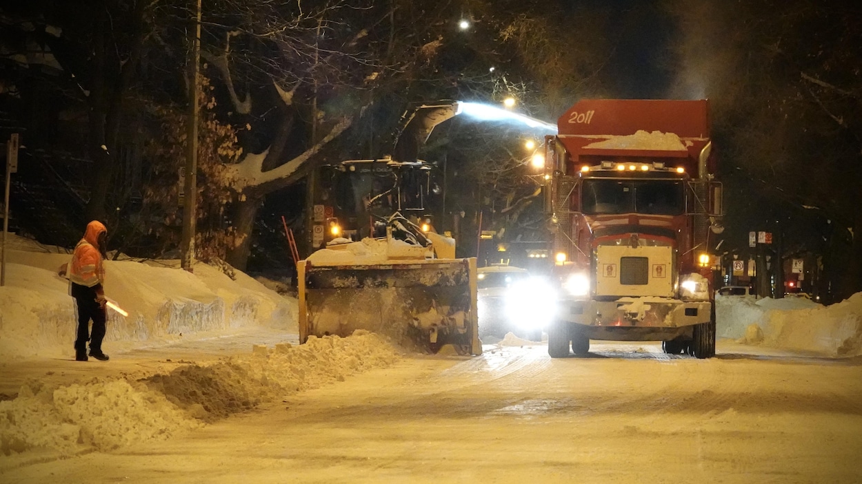Montréal annonce une opération de chargement de neige jeudi soir dans toute la ville