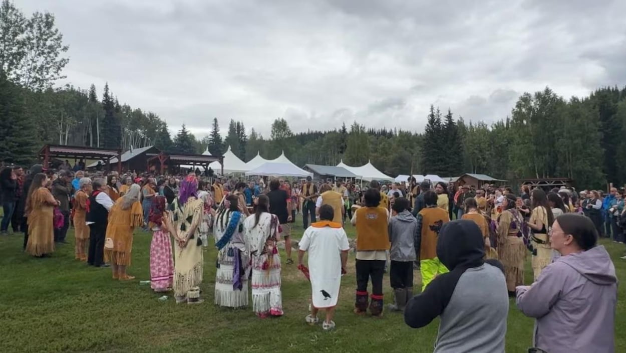 À Moosehide, la Première Nation Tr’ondëk Hwëch’in célèbre ses traditions