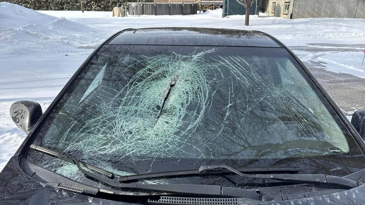 Des automobilistes victimes de chutes de glace sur le pont Laviolette