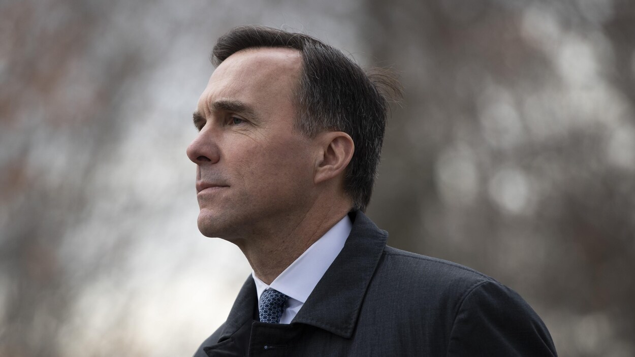 Plan de profil du ministre des Finances Bill Morneau.