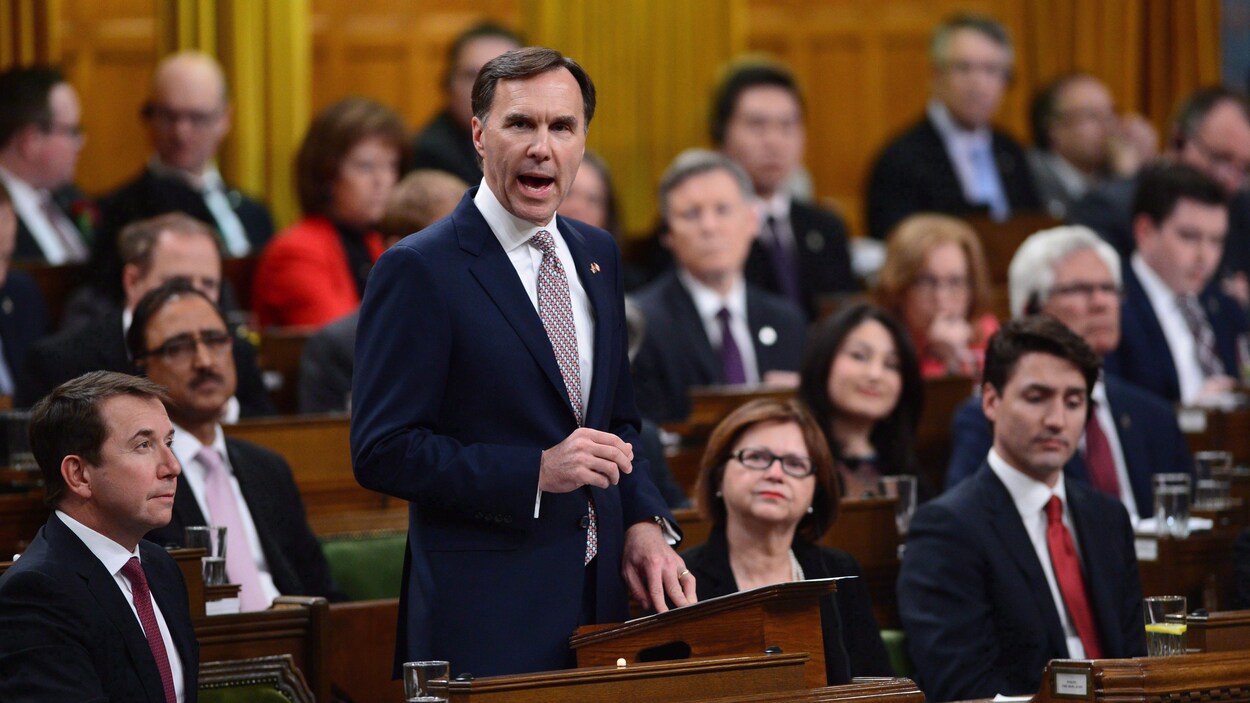 Le ministre des Finances Bill Morneau présente son budget à la Chambre des communes, le 22 mars 2017 Le ministre des Finances Bill Morneau présente son budget à la Chambre des communes, le 22 mars 2017