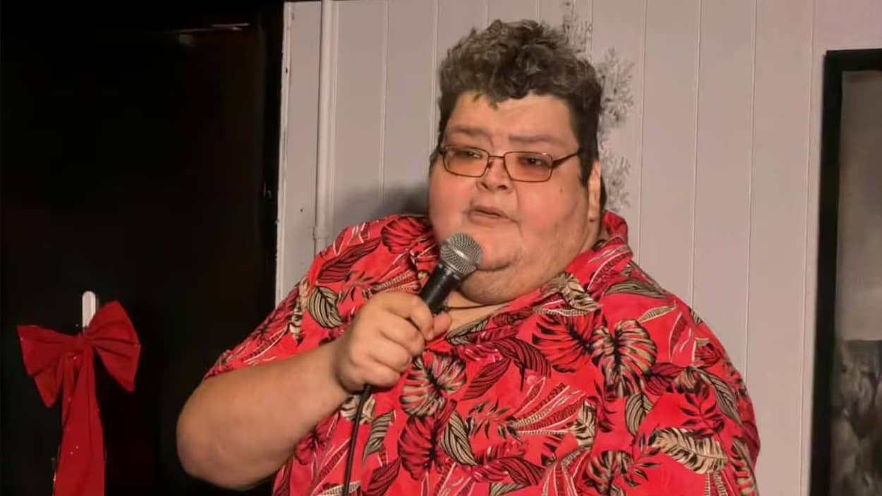 Le comédien autochtone Clayton Stewart, aimé de tous, meurt dans un incendie tragique