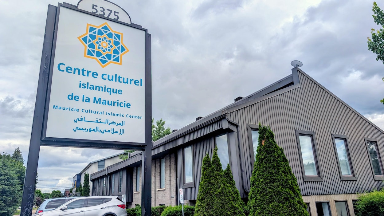 Visée par du vandalisme, la communauté musulmane de Trois-Rivières se rassemble