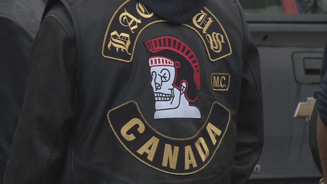 L'écusson du club de motards Bacchus sur le dos d'une veste de cuir. L'écusson du club de motards Bacchus sur le dos d'une veste de cuir.