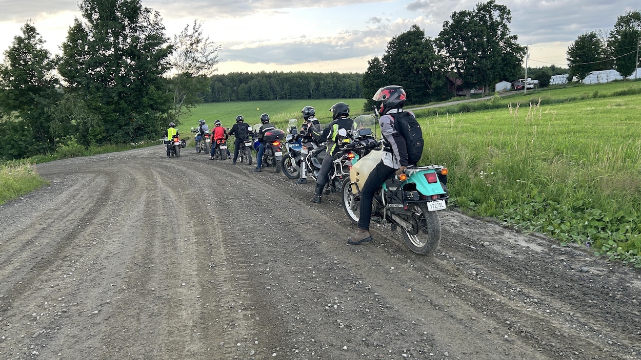 Redécouvrir l’Estrie en roulant à moto sur les chemins de gravier