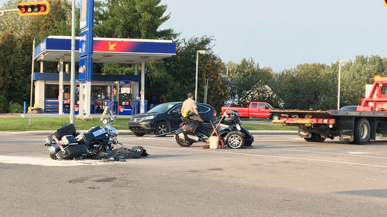 Les motos sur les lieux de l'accident Les motos sur les lieux de l'accident