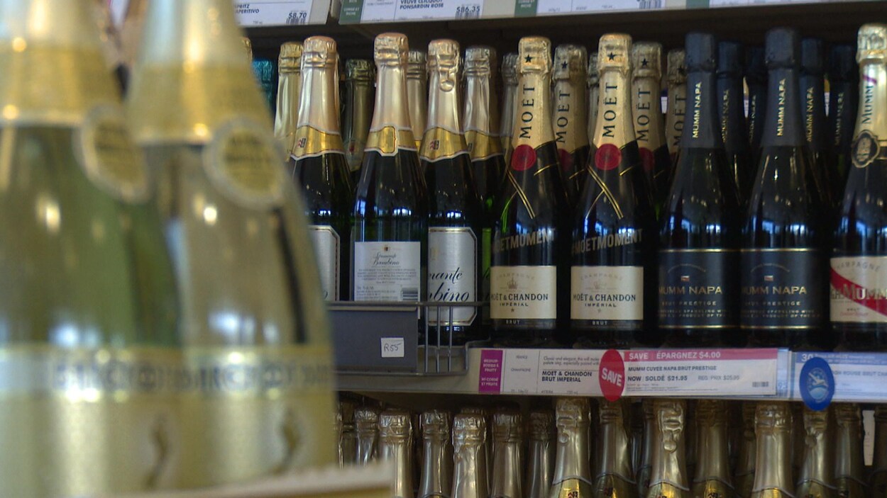 Un étalage de vin mousseux à la LCBO Un étalage de vin mousseux à la LCBO