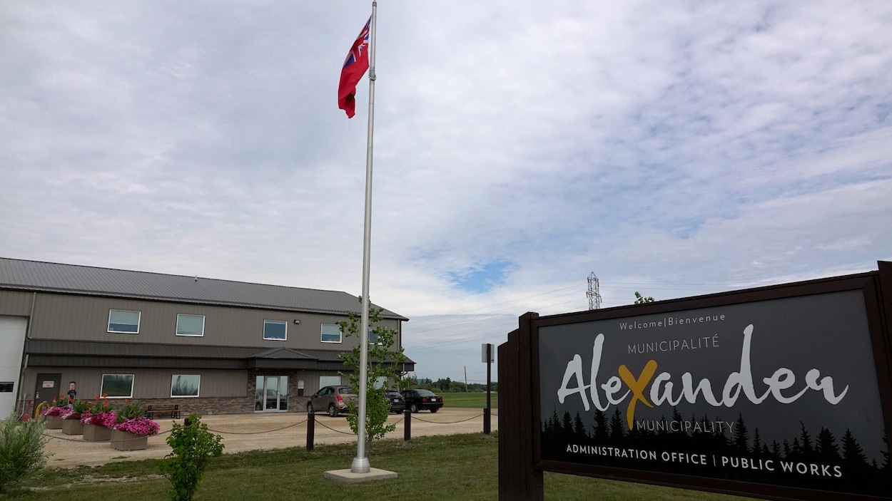 Alexander abandonne son combat judiciaire et se prépare à remplacer son bâtiment municipal