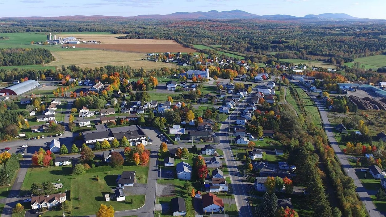 Fusion de SaintÉvaristedeForsyth et Courcelles début des