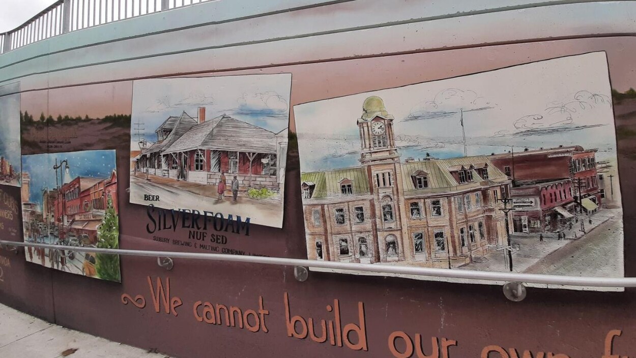 Une murale illustrant plusieurs vieux bâtiments.