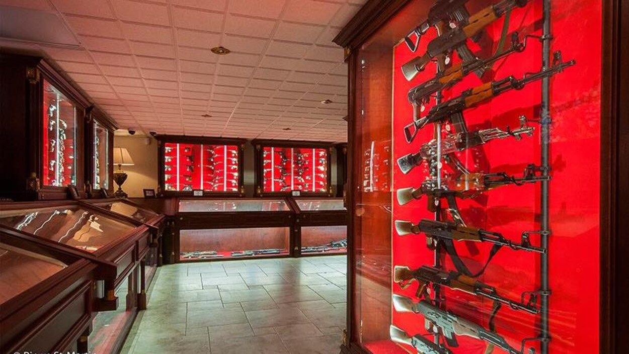 Des armes exposées au Musée canadien de l'arme et du bronze